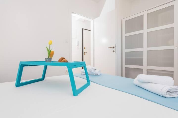 Blue Sky, Modern Sea View Apartment Novalja Dış mekan fotoğraf